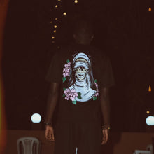 Load image into Gallery viewer, Black Oversized Mummy T-shirt
